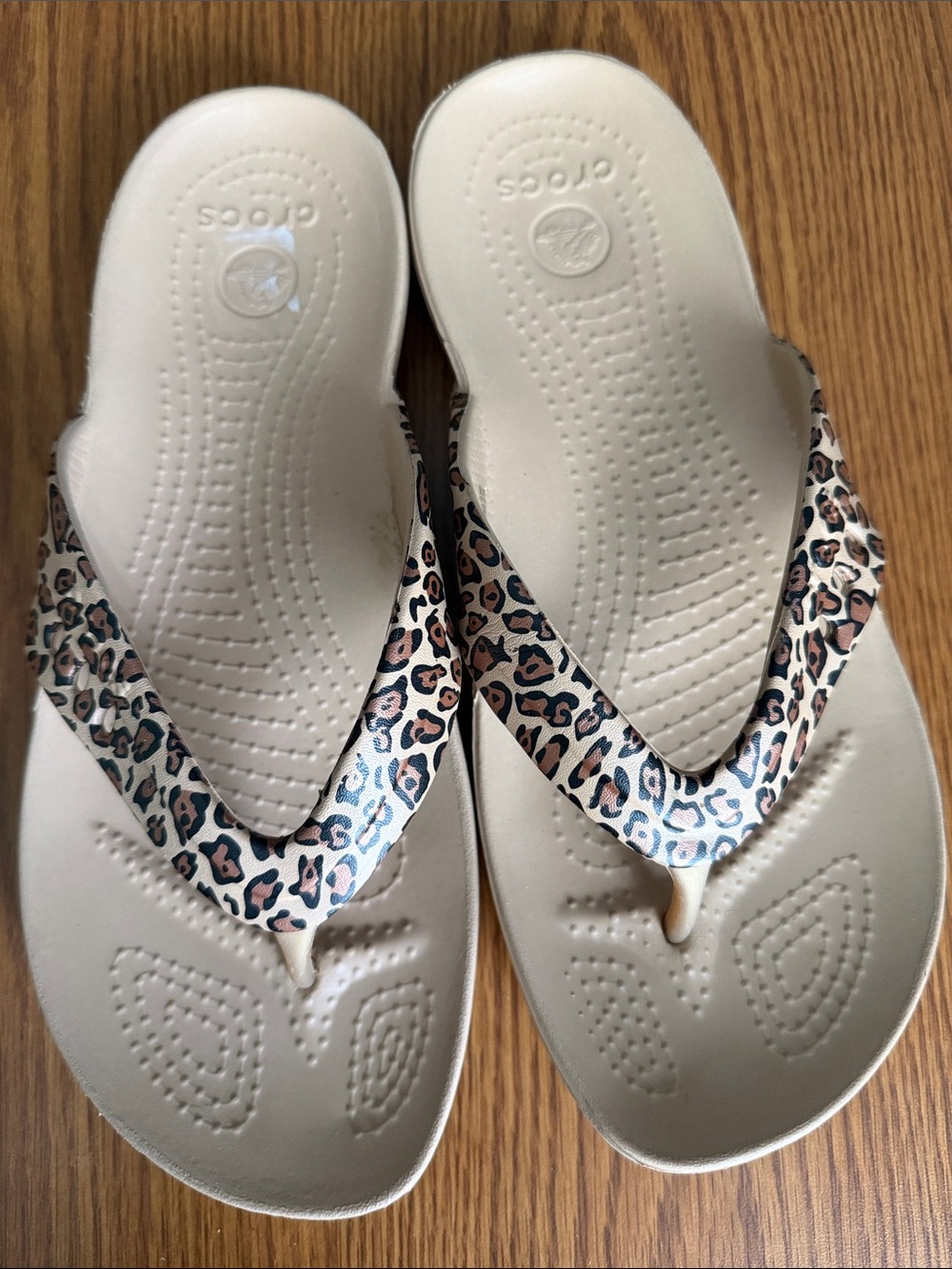 CROCS Women's Beige Sandal Flip Flops with Leopard-Print Straps Size 8